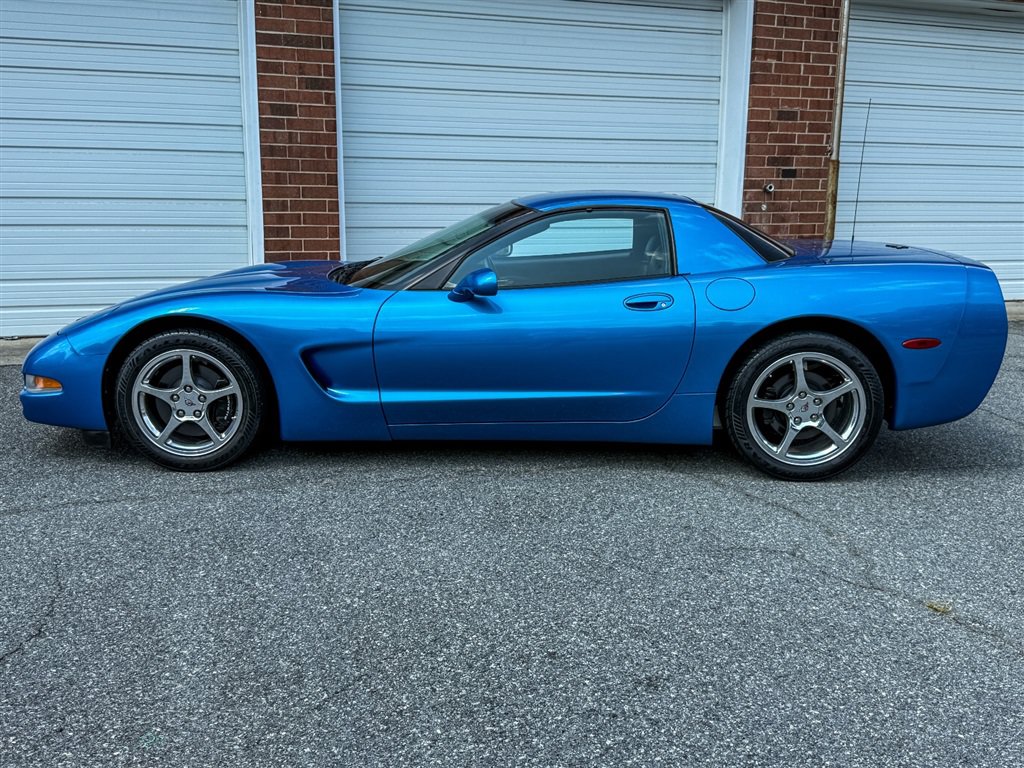Used 1999 Chevrolet Corvette Coupe w/ Lighting Pkg RWD image 16