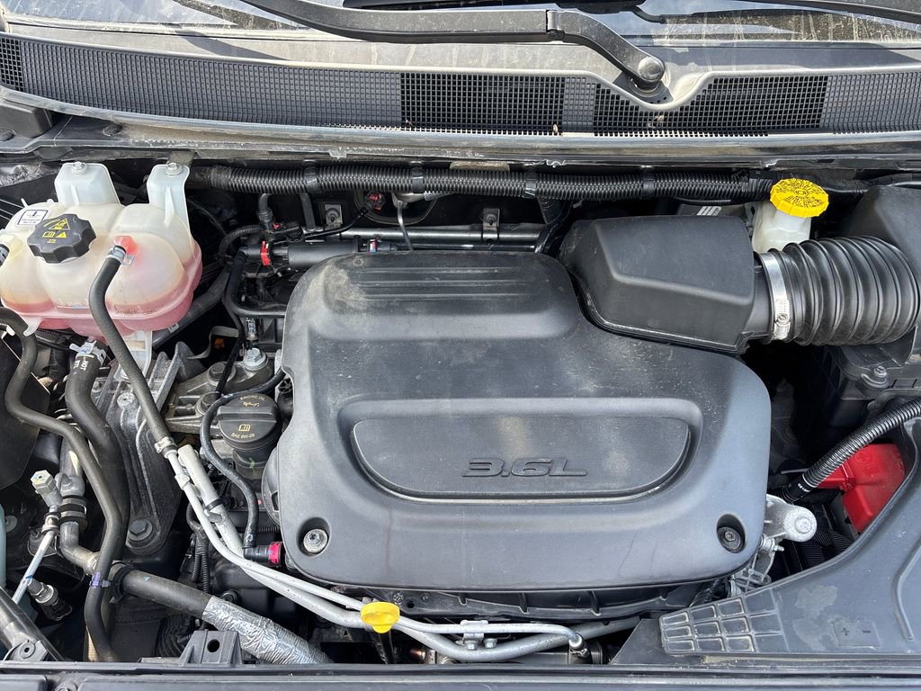 Used 2023 Chrysler Pacifica Touring-L image 23