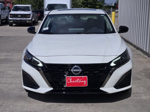 Used 2025 Nissan Altima 2.5 SR w/ SR Premium Package FWD image 2