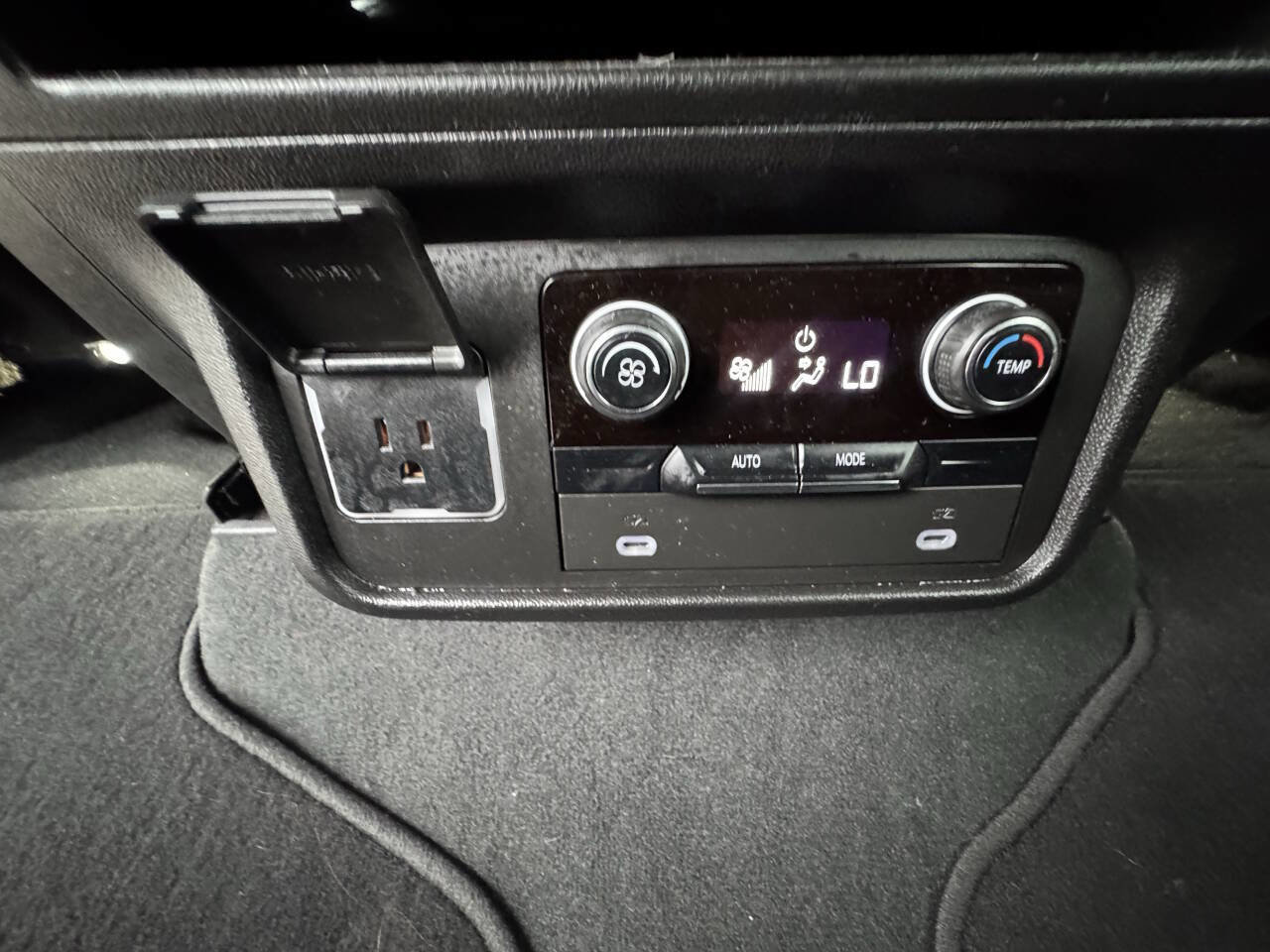 Used 2022 Chevrolet Tahoe 4WD image 37