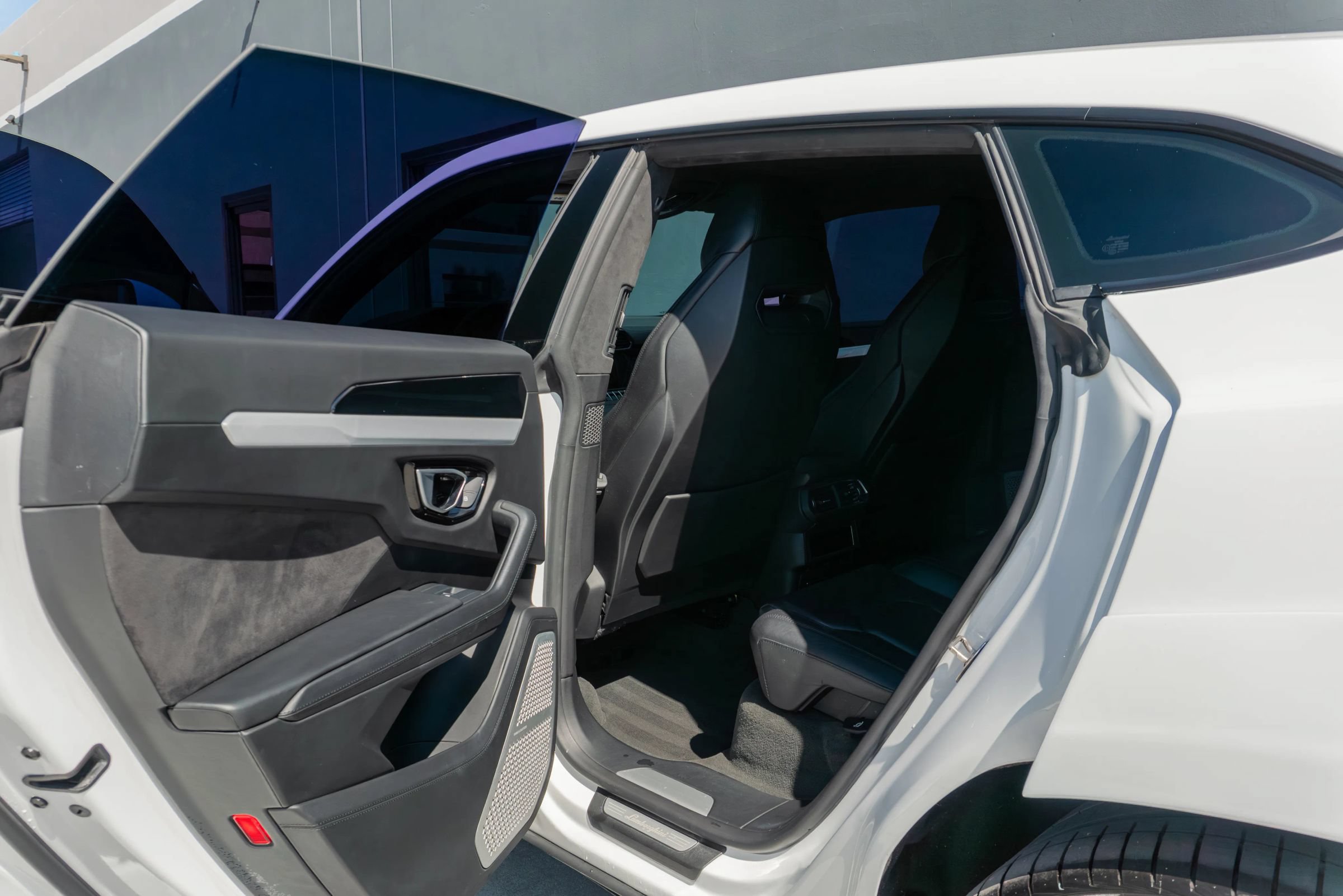 Used 2019 Lamborghini Urus AWD/4WD image 46