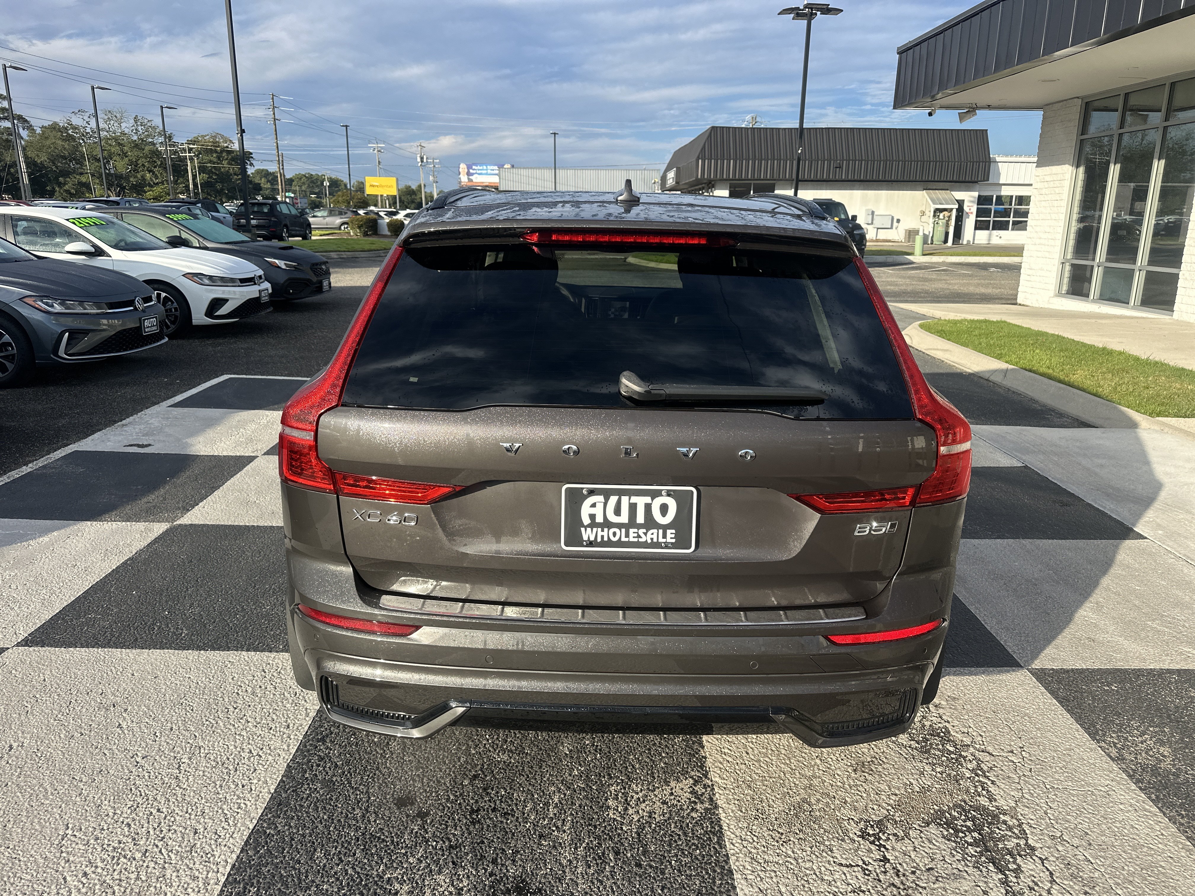 Used 2024 Volvo XC60 B5 Plus AWD/4WD image 4