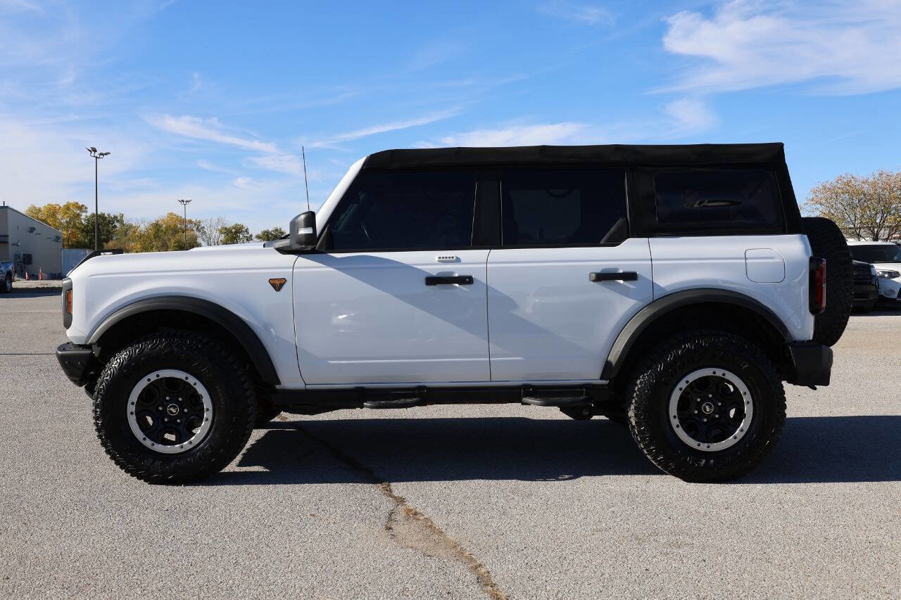 Used 2022 Ford Bronco Badlands image 8