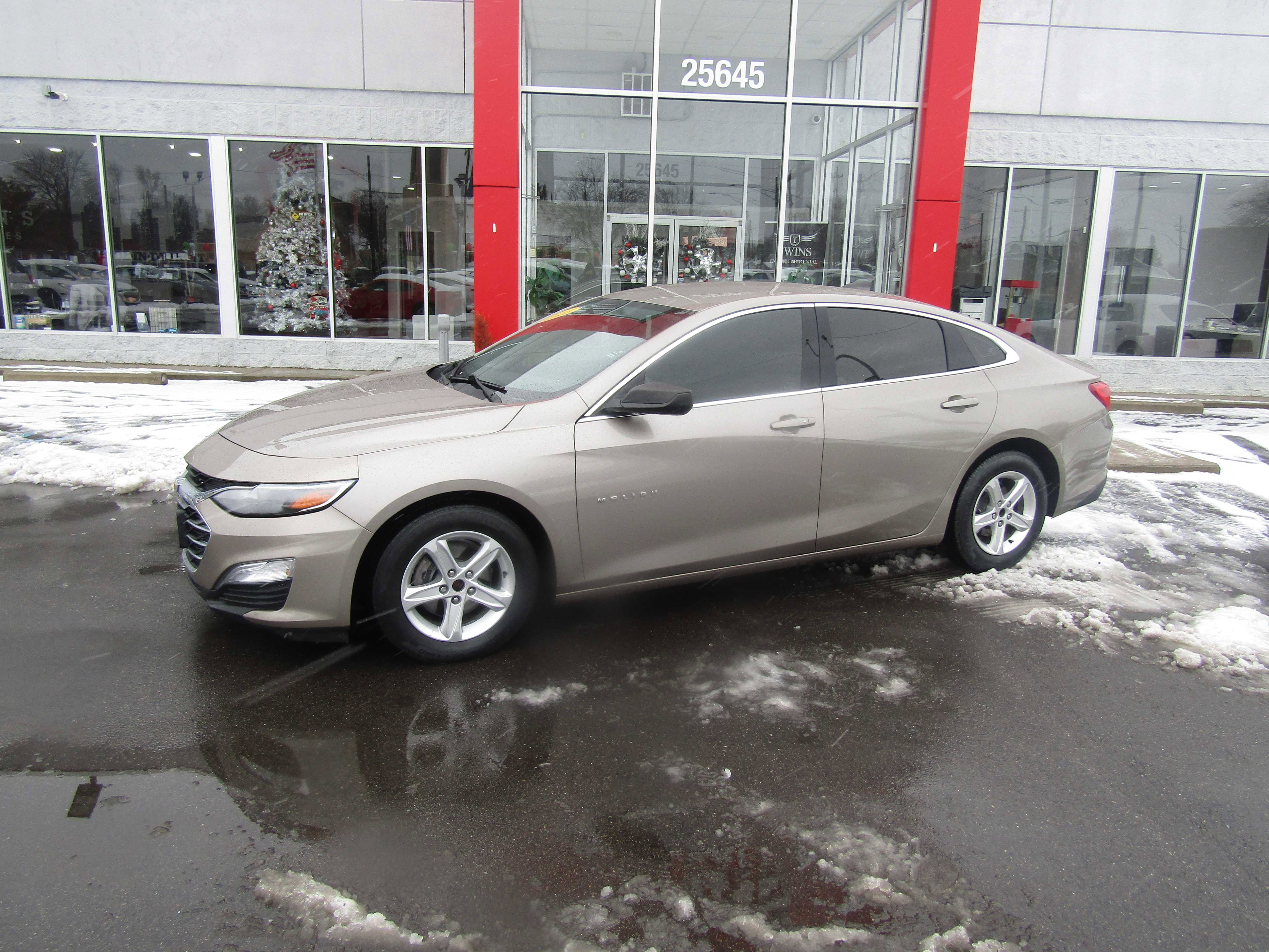 Used 2023 Chevrolet Malibu LS image 2