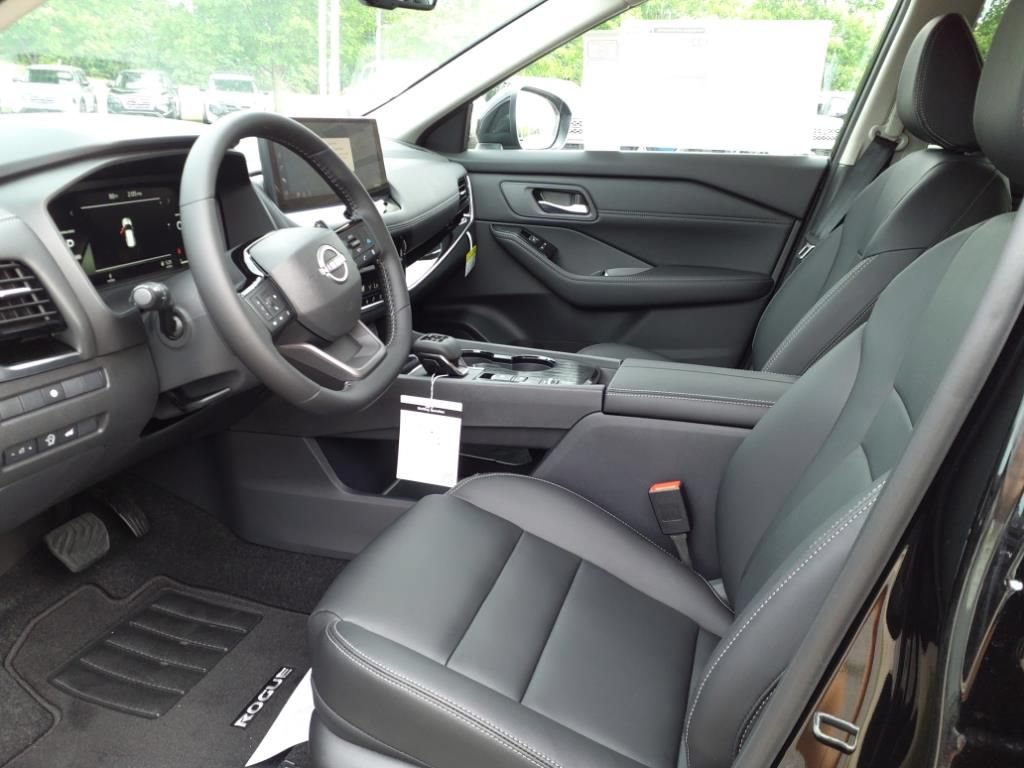 Certified 2025 Nissan Rogue SL FWD image 5