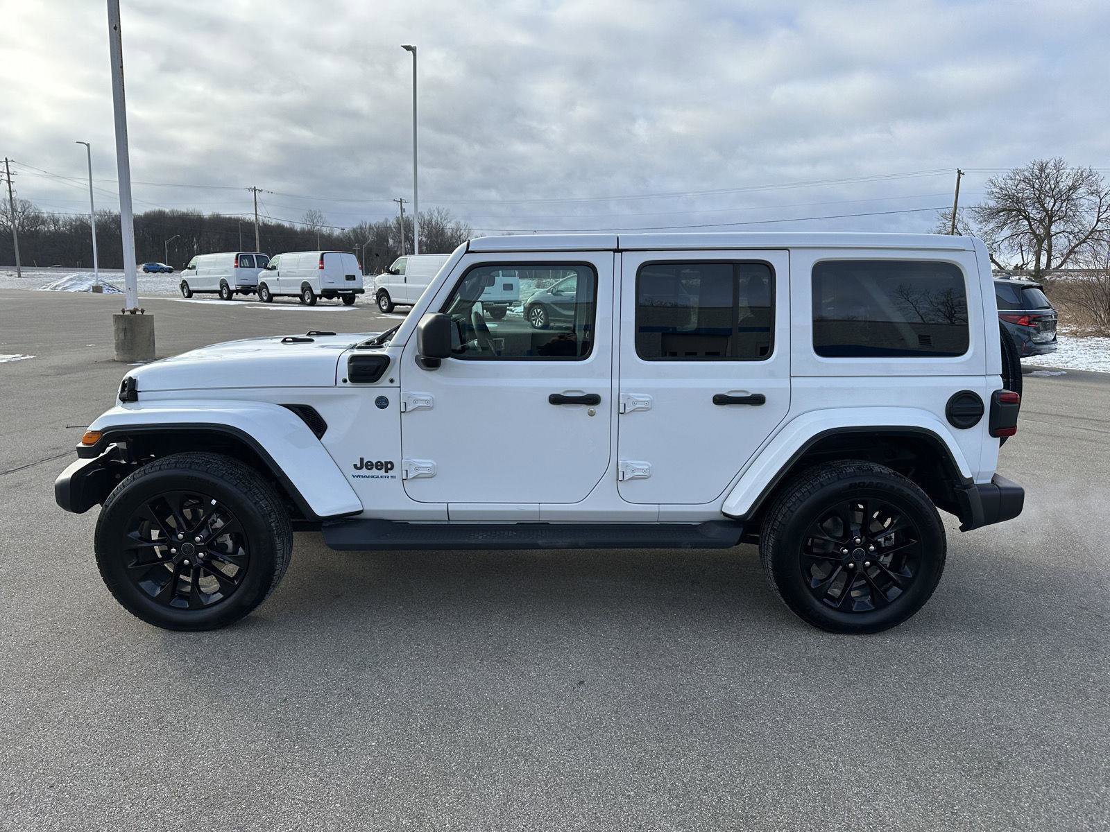 Used 2025 Jeep Wrangler Sahara image 2
