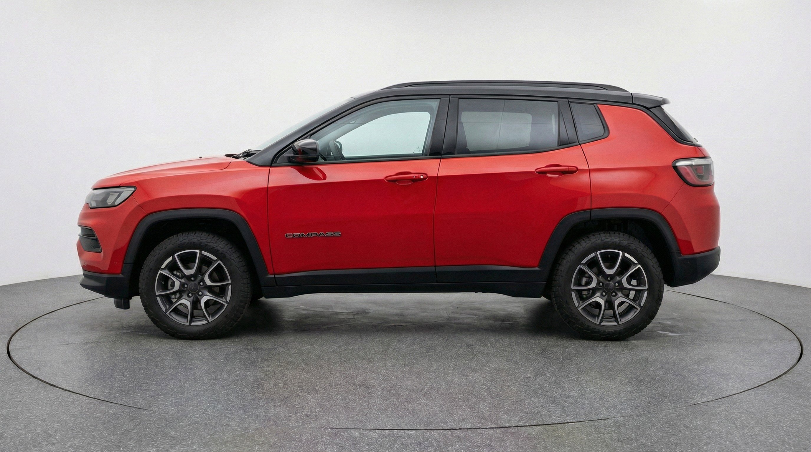 Used 2025 Jeep Compass Trailhawk image 5