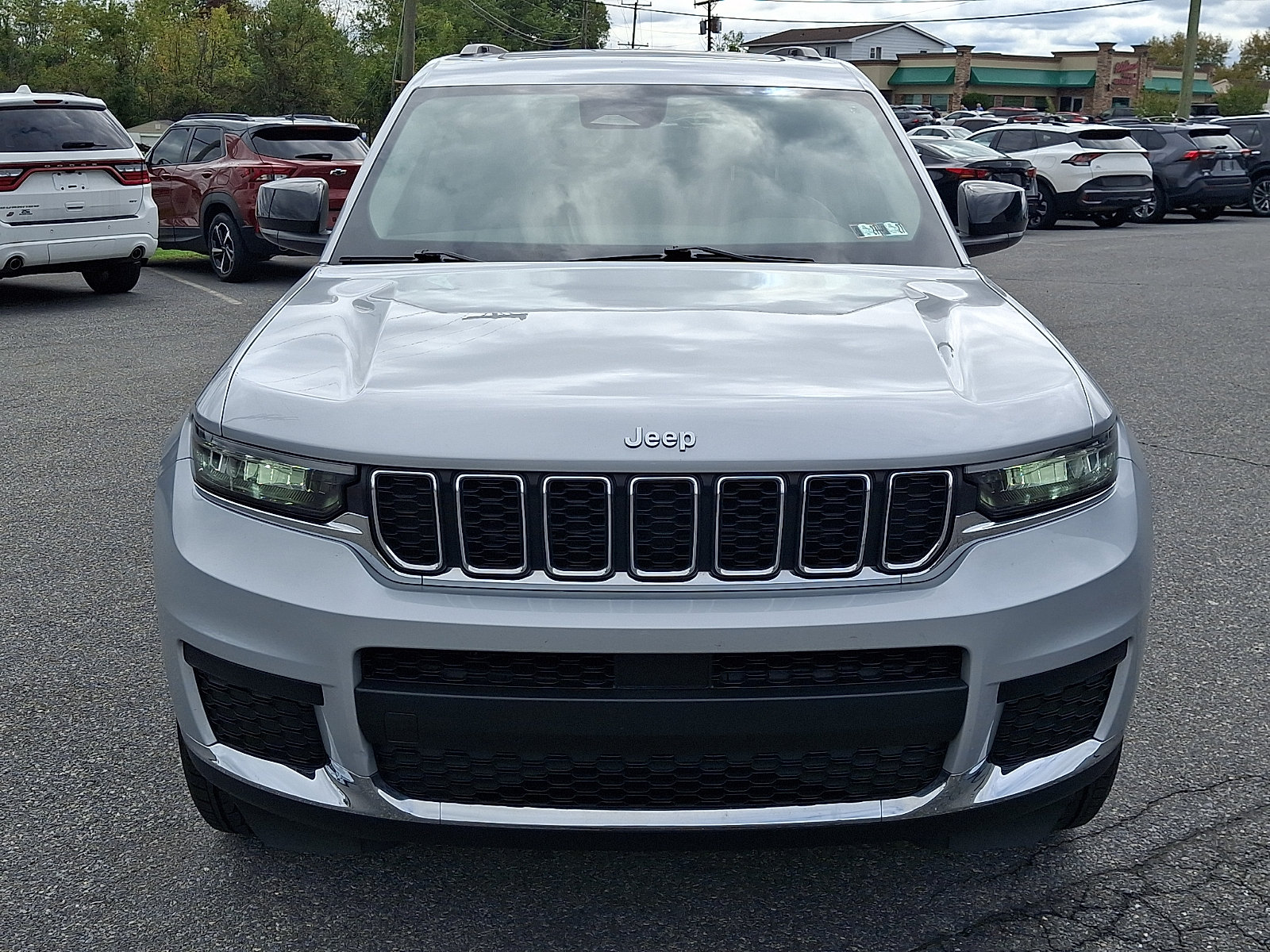 Used 2023 Jeep Grand Cherokee L Laredo w/ Luxury Tech Group I AWD/4WD image 2