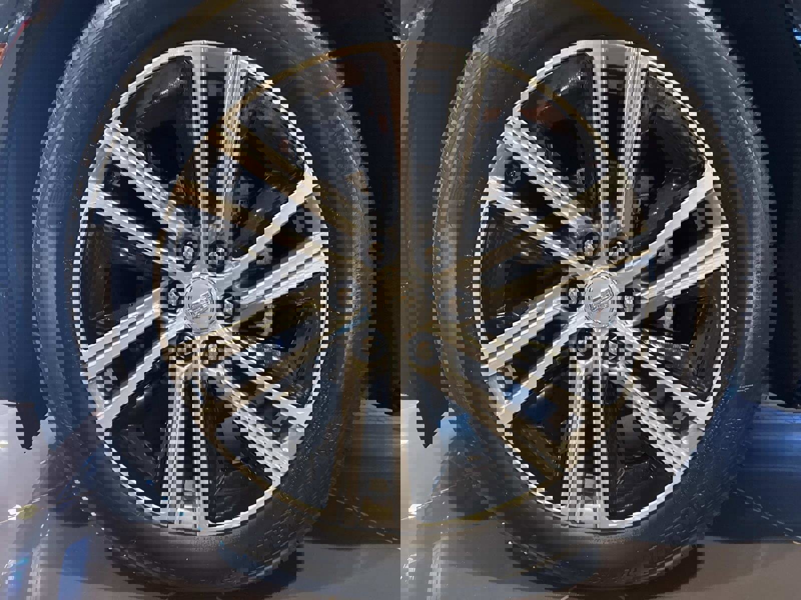 New 2025 Cadillac Lyriq Luxury image 9