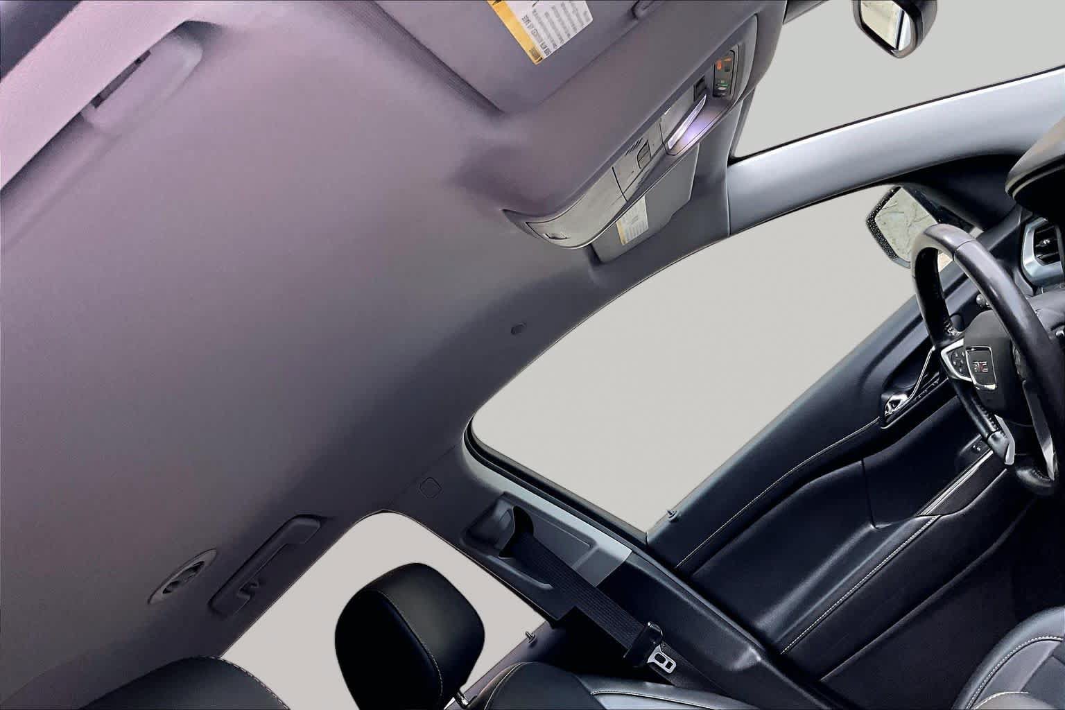 Used 2021 GMC Acadia SLT w/ LPO, Floor Liner Package FWD image 14