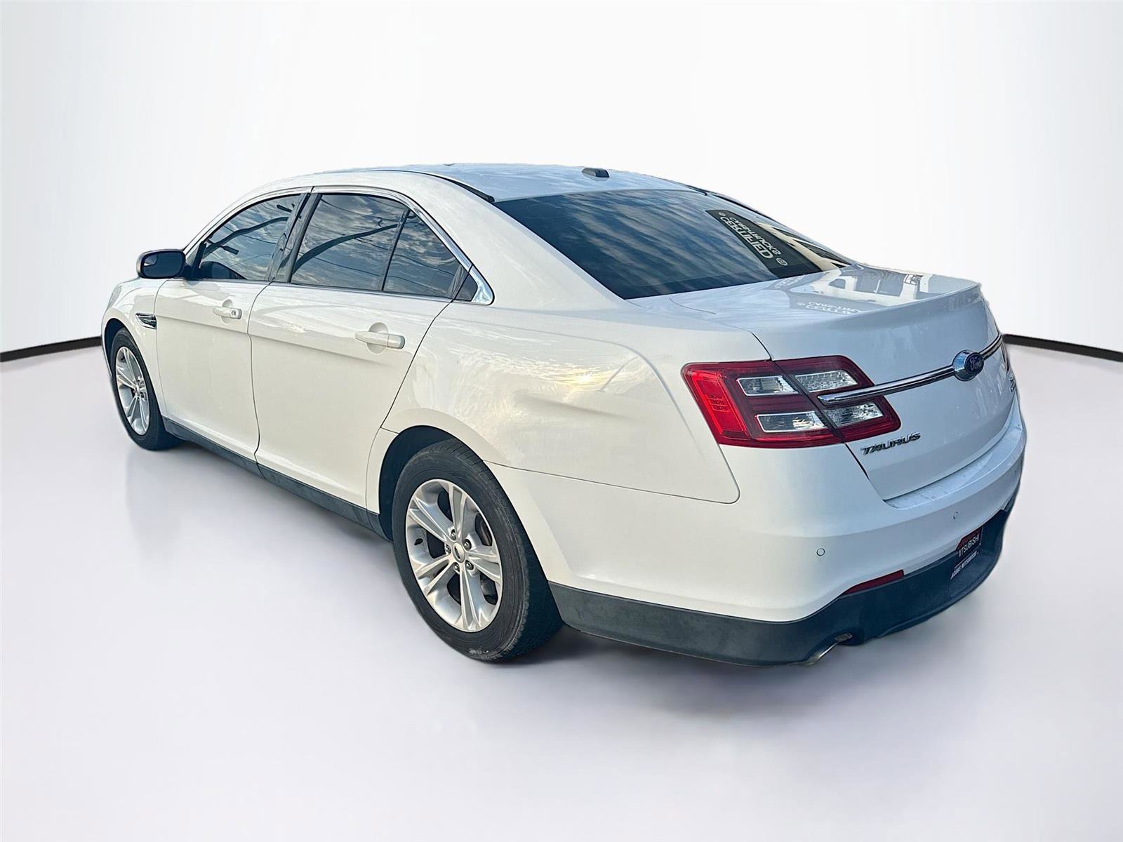 Used 2017 Ford Taurus SEL FWD image 3