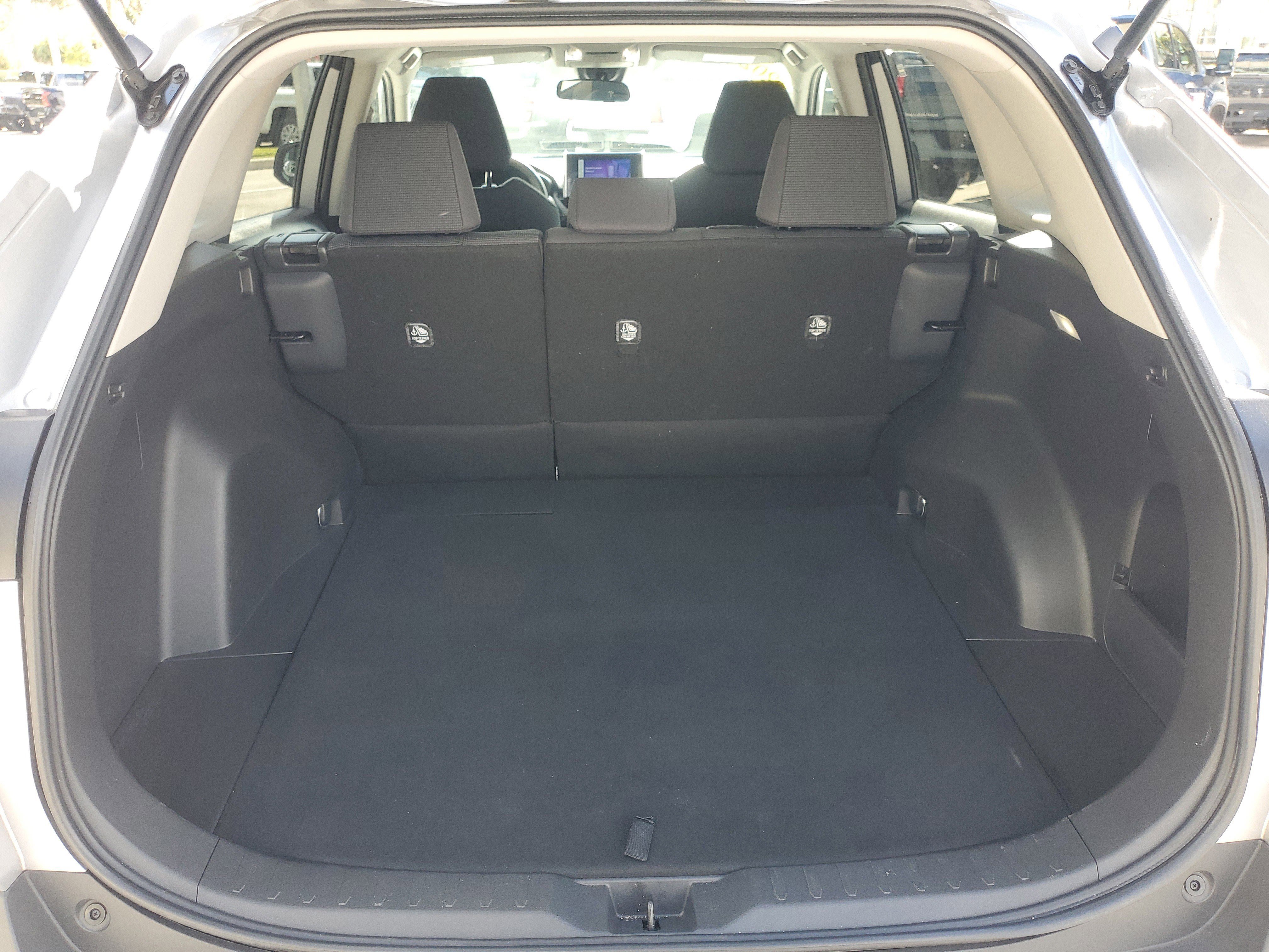 Used 2024 Toyota RAV4 LE image 9