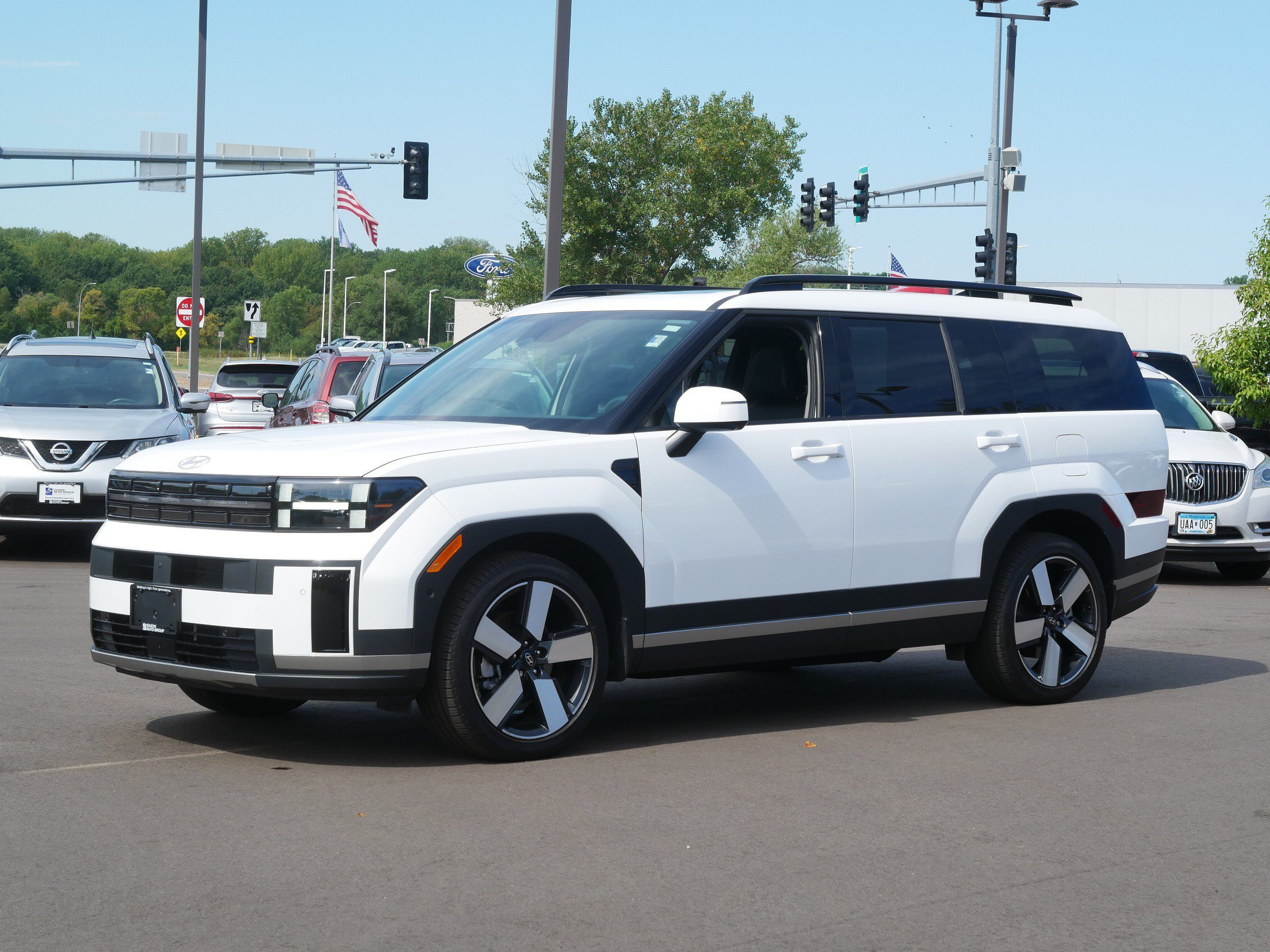 Used 2025 Hyundai Santa Fe Limited AWD/4WD image 2