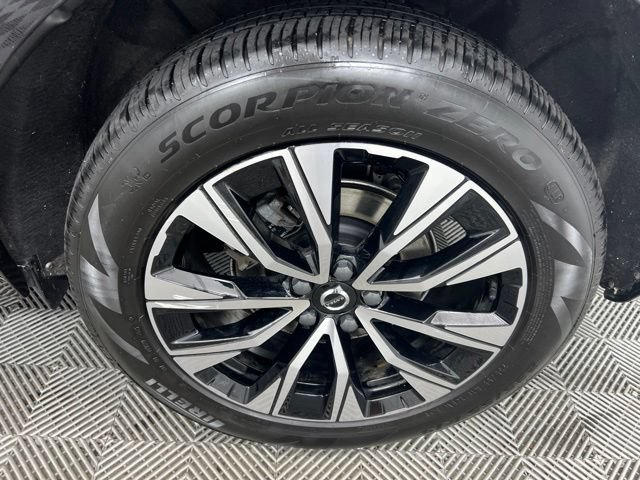 Used 2024 Volvo XC60 B5 Core w/ Protection Package Premier AWD/4WD image 10