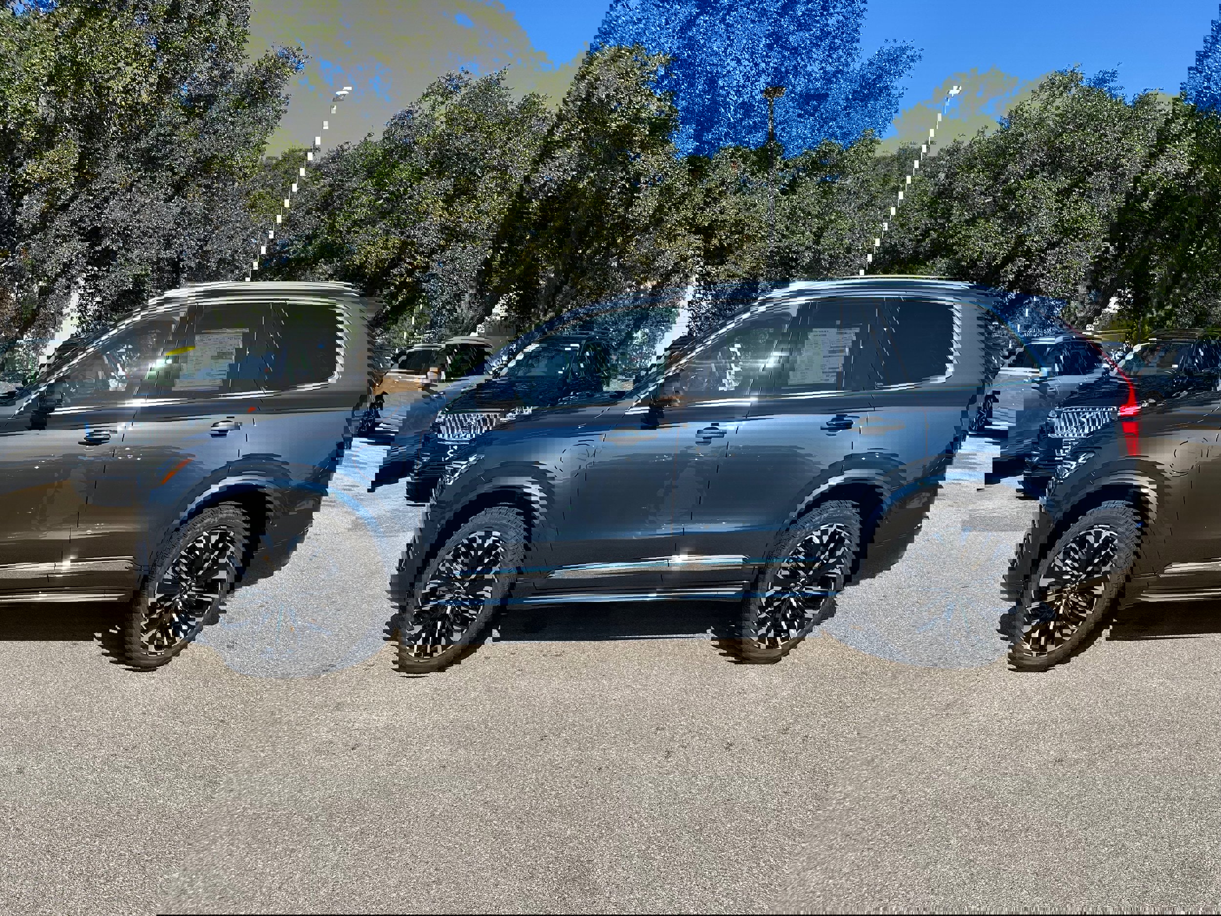 New 2026 Volvo XC90 T8 Plus image 3