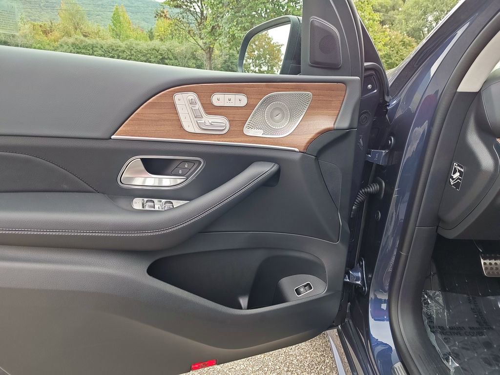 New 2026 Mercedes-Benz GLS 450 4MATIC image 12