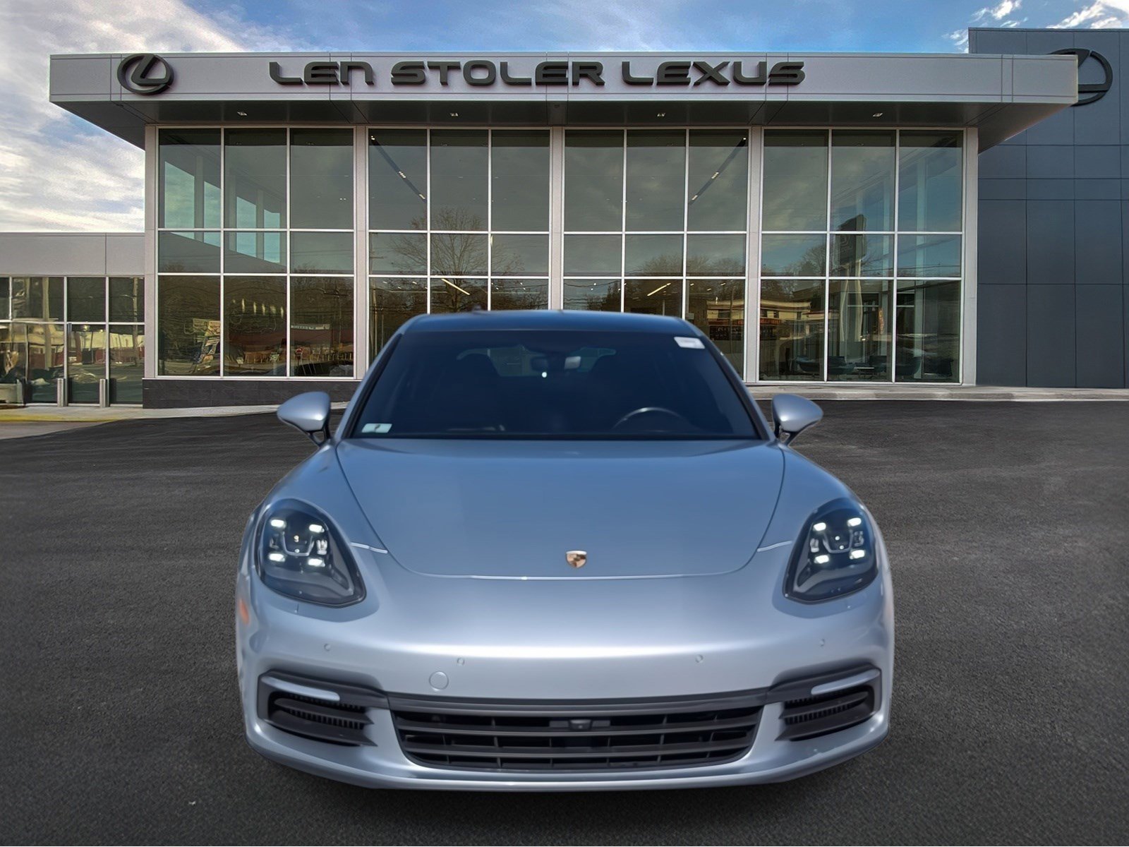 Used 2018 Porsche Panamera 4S image 8