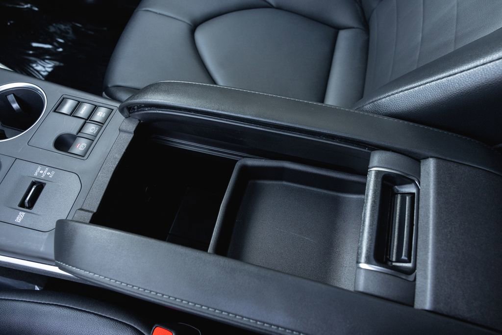 Certified 2025 Toyota Highlander XLE image 25