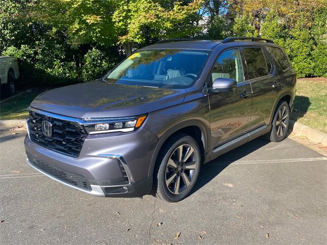 Used 2025 Honda Pilot Elite image 3