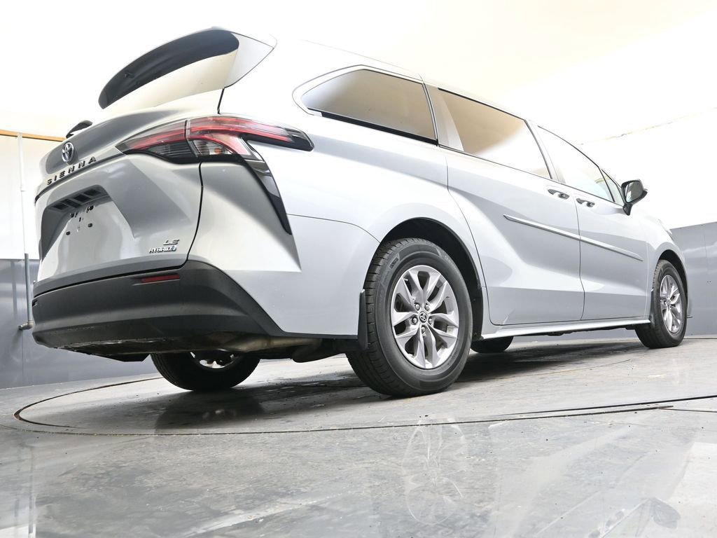 Used 2022 Toyota Sienna LE AWD/4WD image 33