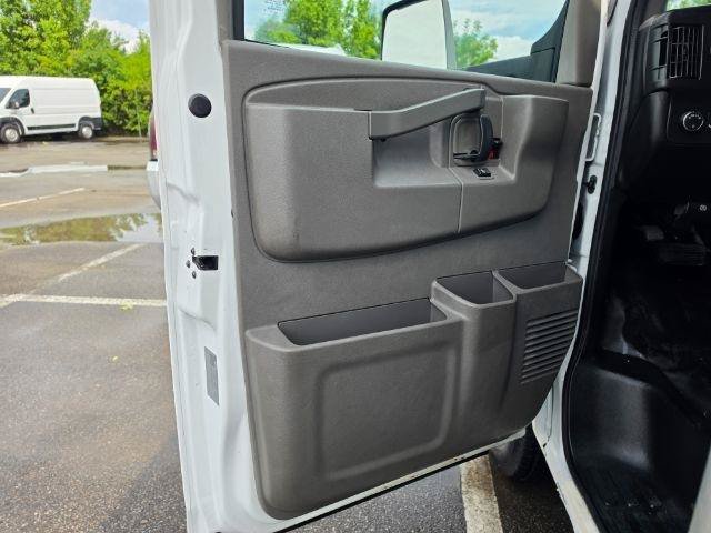 Used 2020 Chevrolet Express 3500 Extended w/ Power Convenience Package RWD image 22