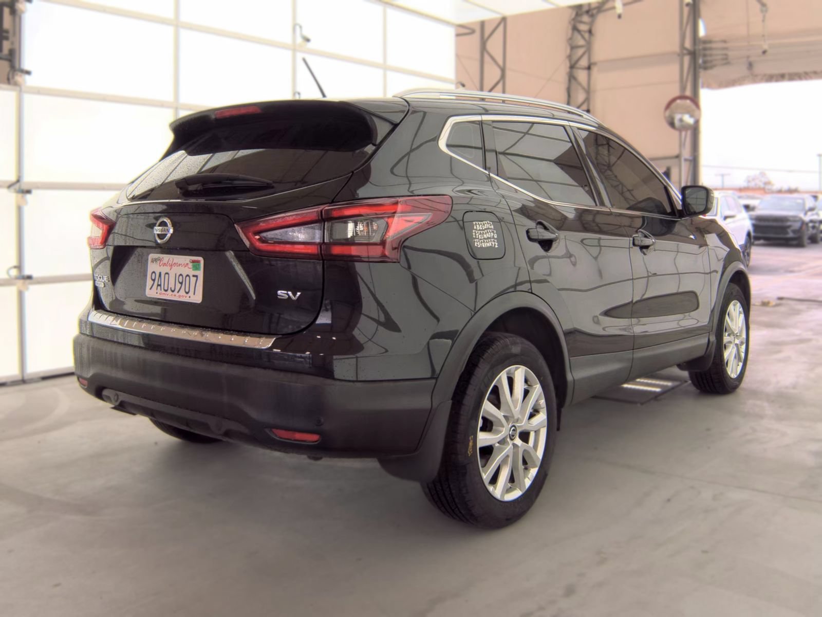 Used 2022 Nissan Rogue Sport SV FWD image 2