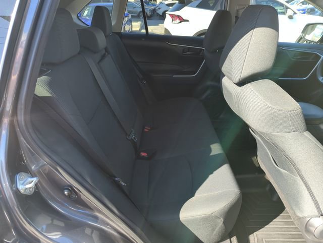 Used 2021 Toyota RAV4 LE image 30