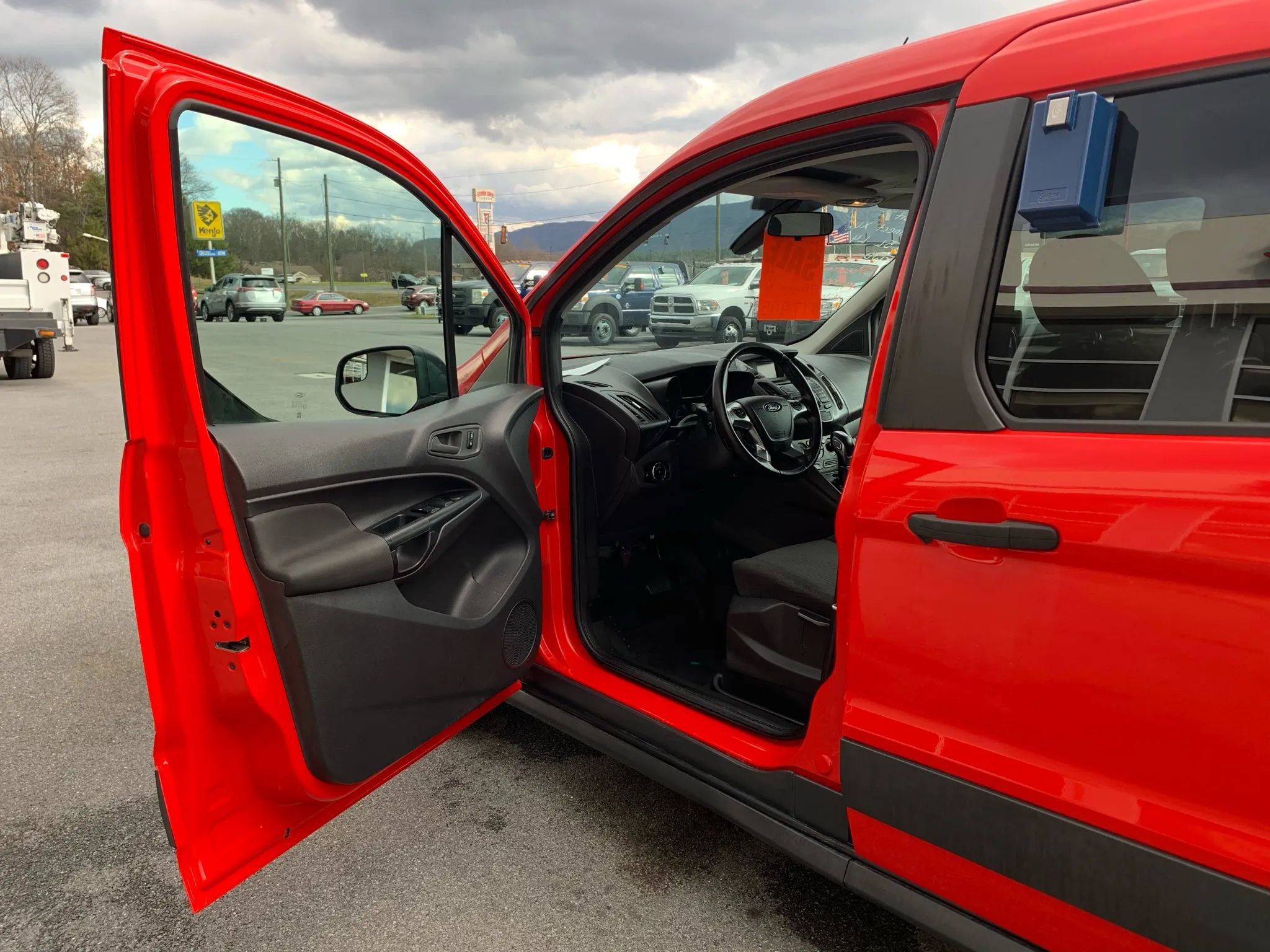 Used 2016 Ford Transit Connect XL image 7