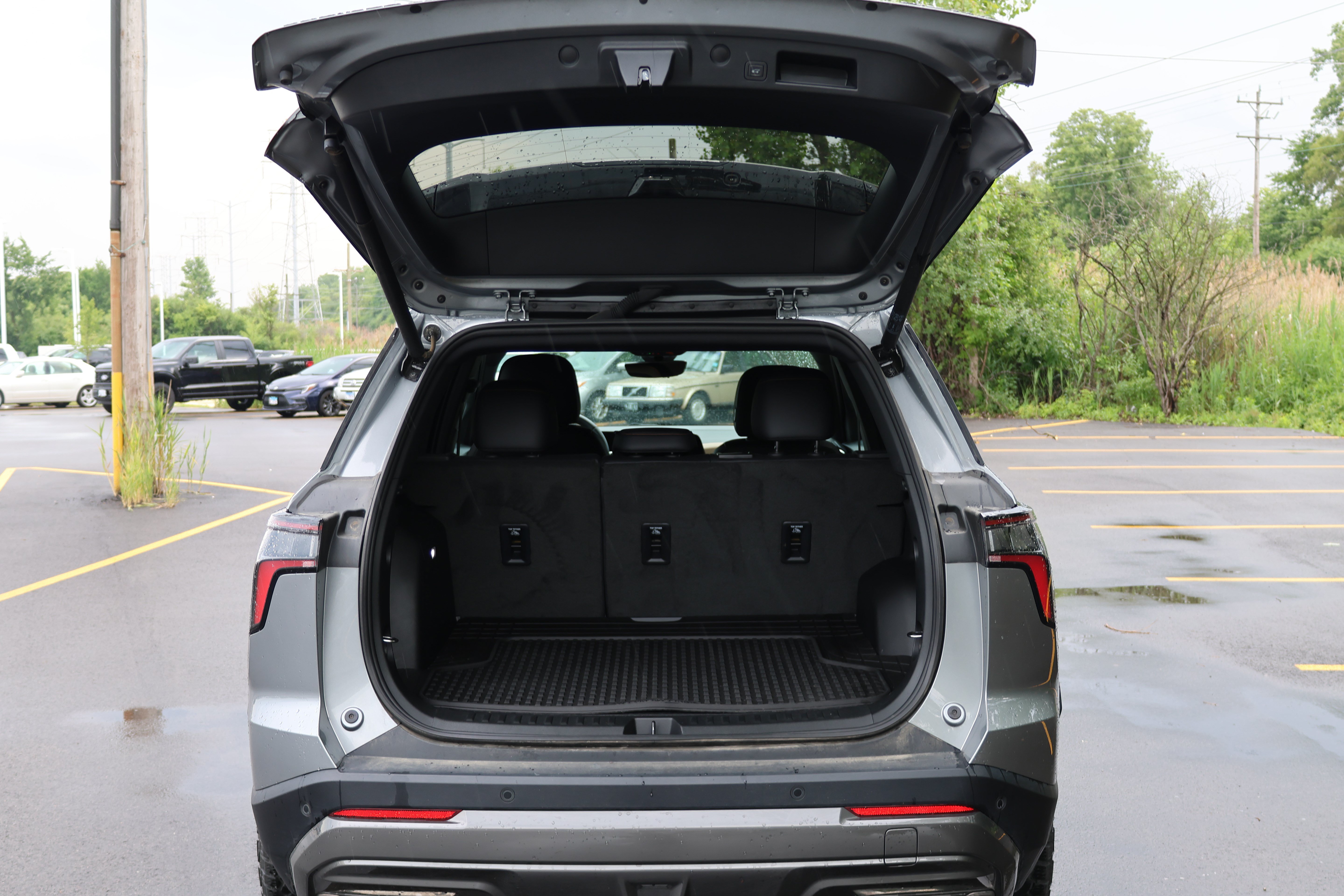 Used 2025 Chevrolet Equinox ACTIV w/ Safety and Technology Package AWD/4WD image 5