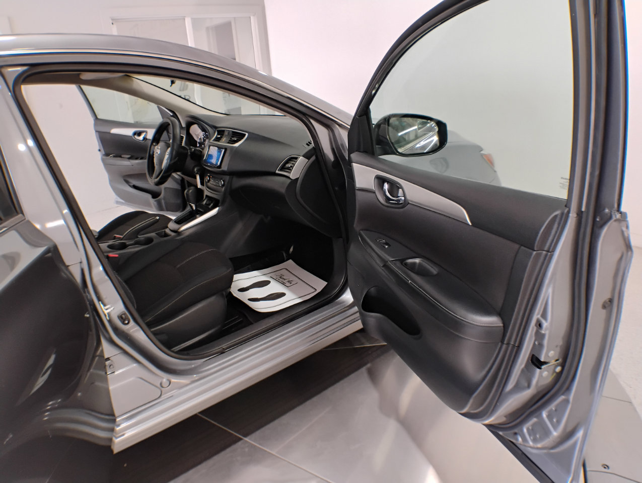 Used 2017 Nissan Sentra S image 79