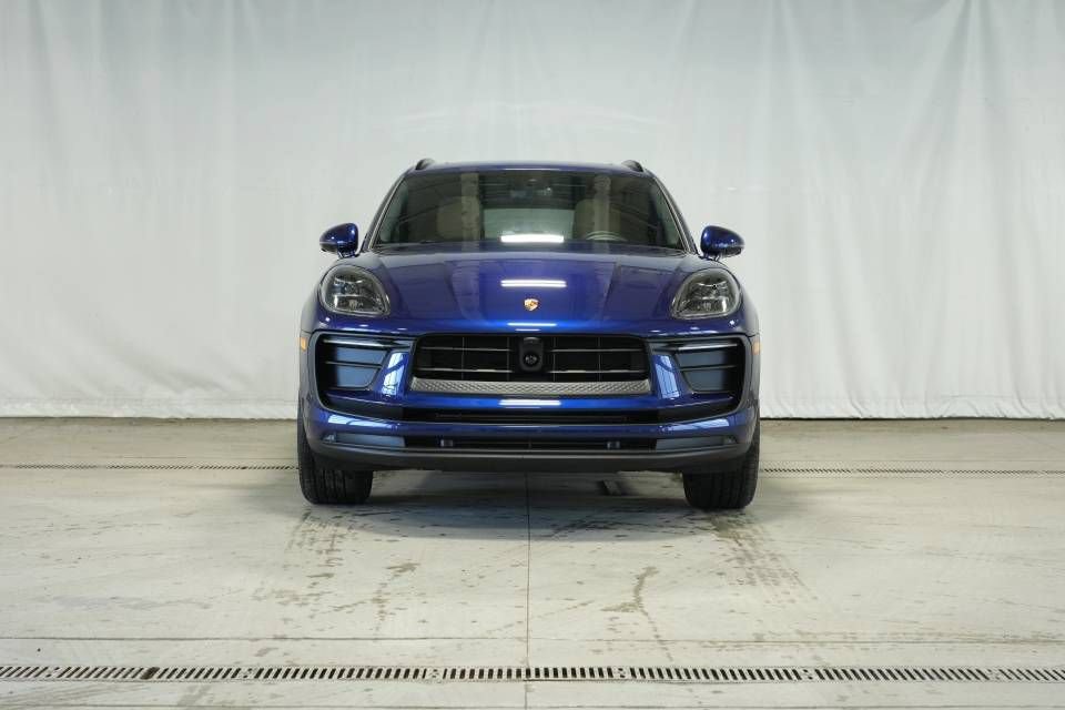 Certified 2026 Porsche Macan AWD/4WD image 10