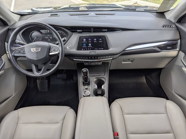 Used 2023 Cadillac XT4 Luxury w/ Cold Weather Package FWD image 19