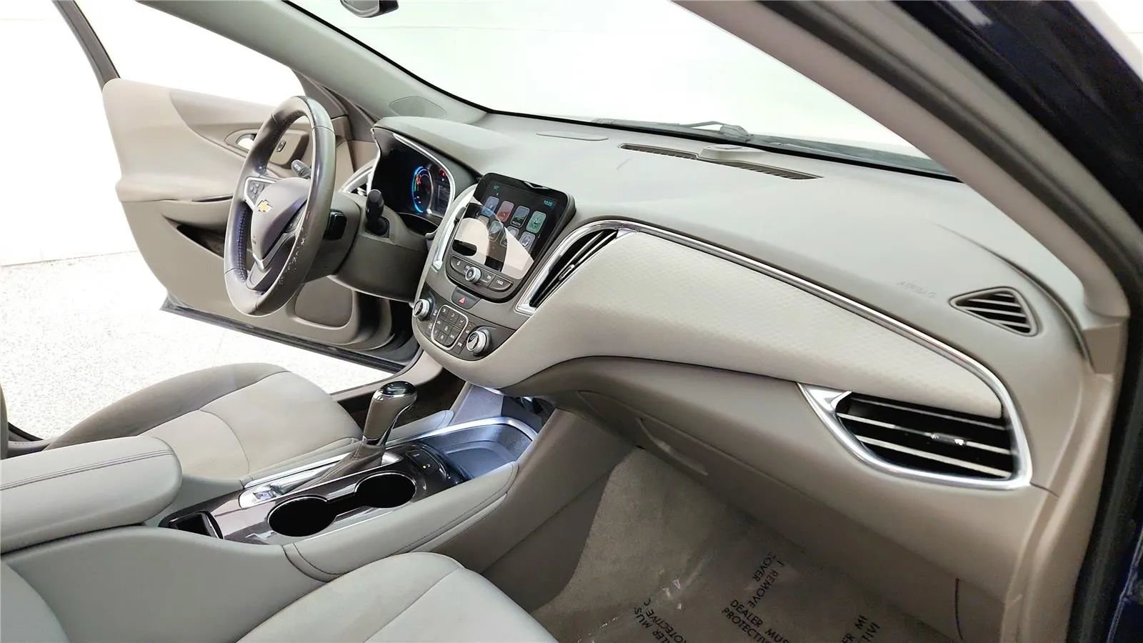 Used 2018 Chevrolet Malibu Hybrid w/ Driver Confidence Package image 35