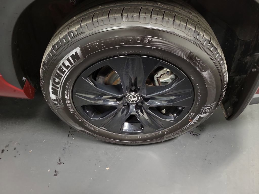 Used 2025 Toyota Highlander XLE image 10