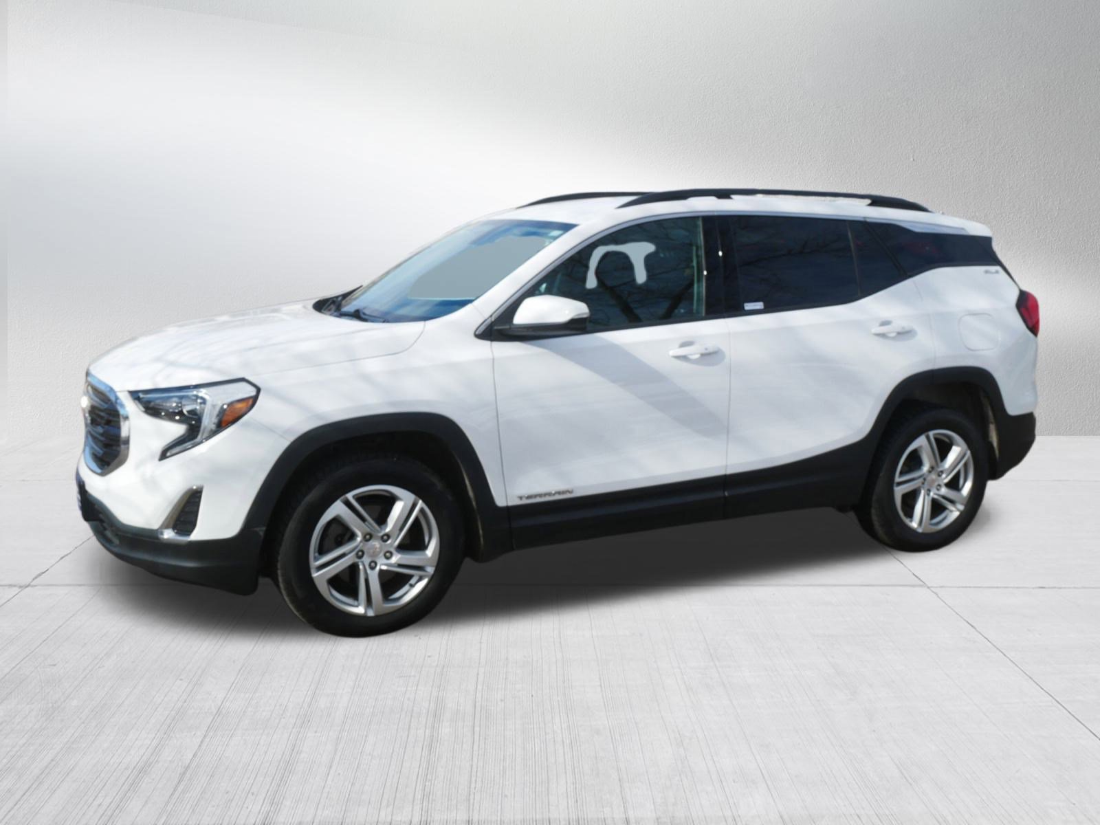 Used 2018 GMC Terrain SLE w/ Driver Convenience Package image 3