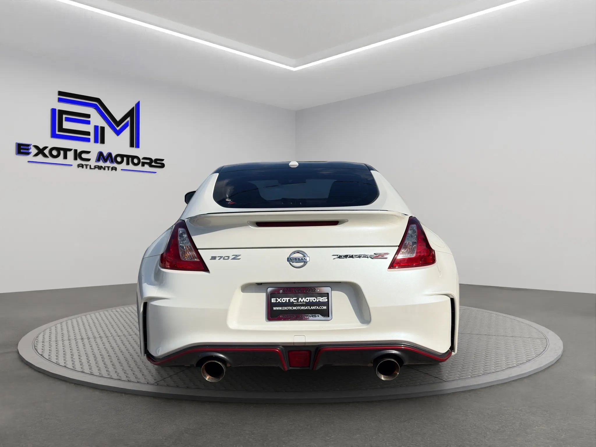 Used 2018 Nissan 370Z NISMO RWD image 4