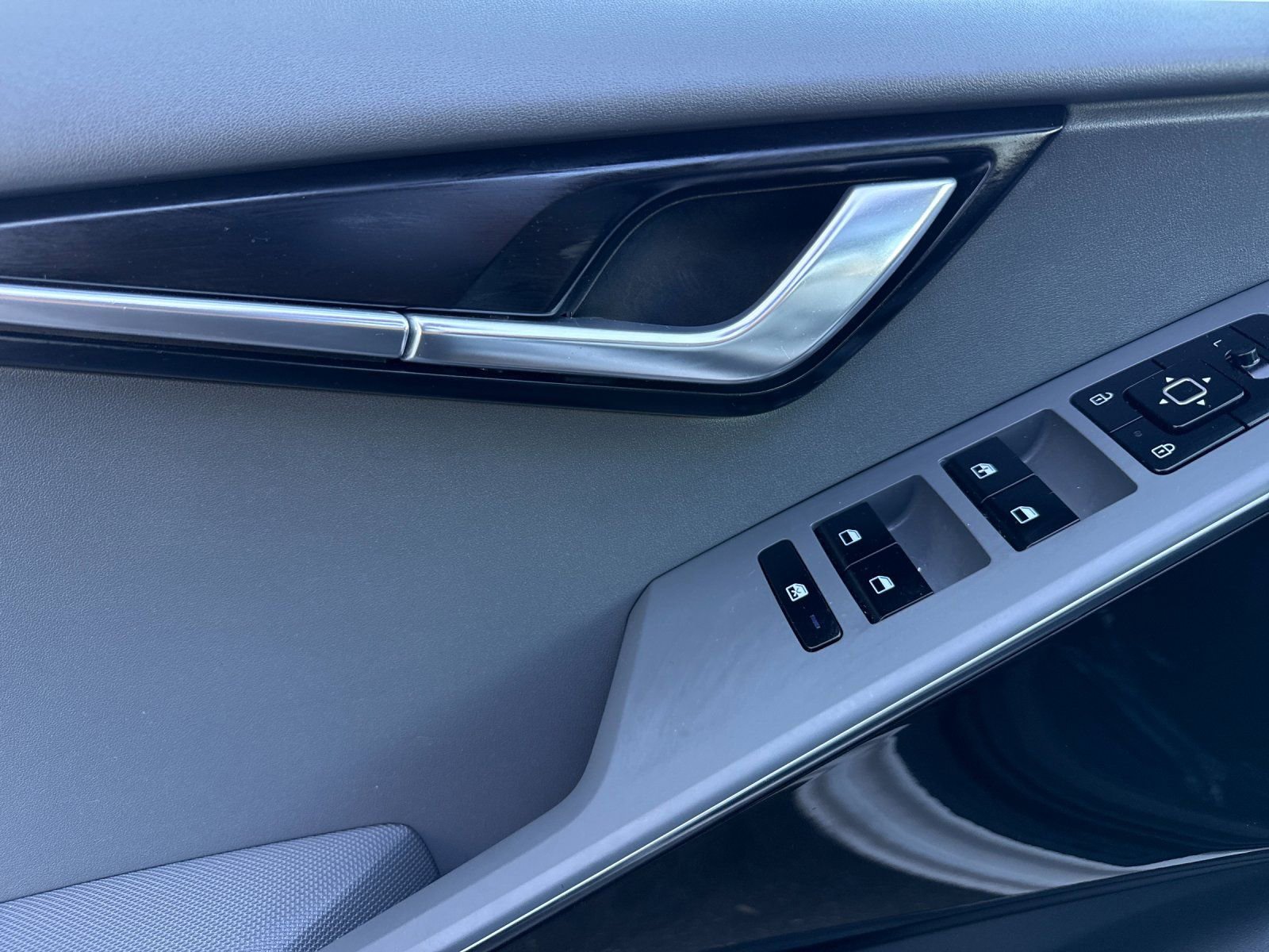 Used 2025 Kia Niro EX Touring image 10