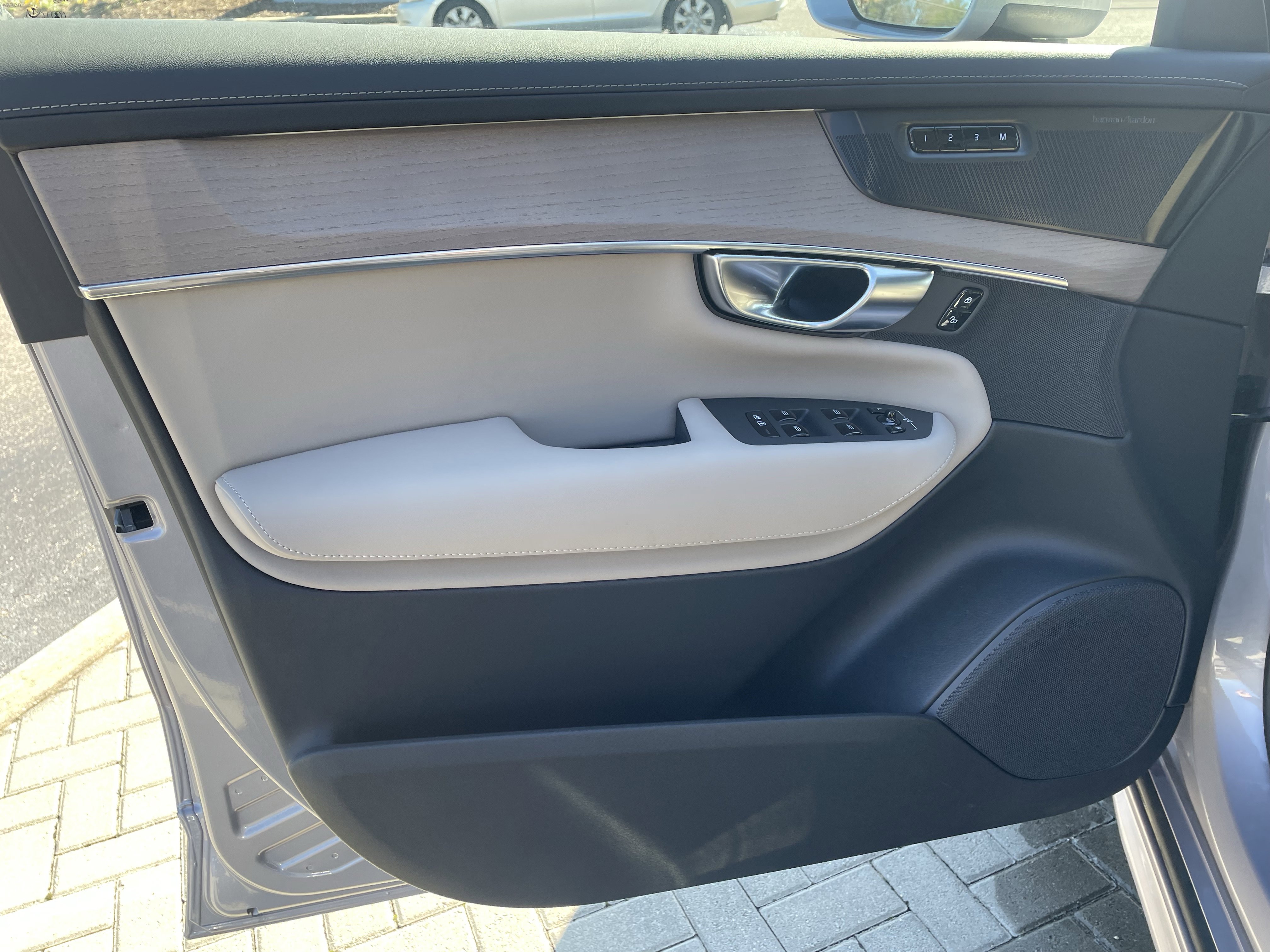 New 2026 Volvo XC90 B5 Plus w/ Protection Package Premier image 14