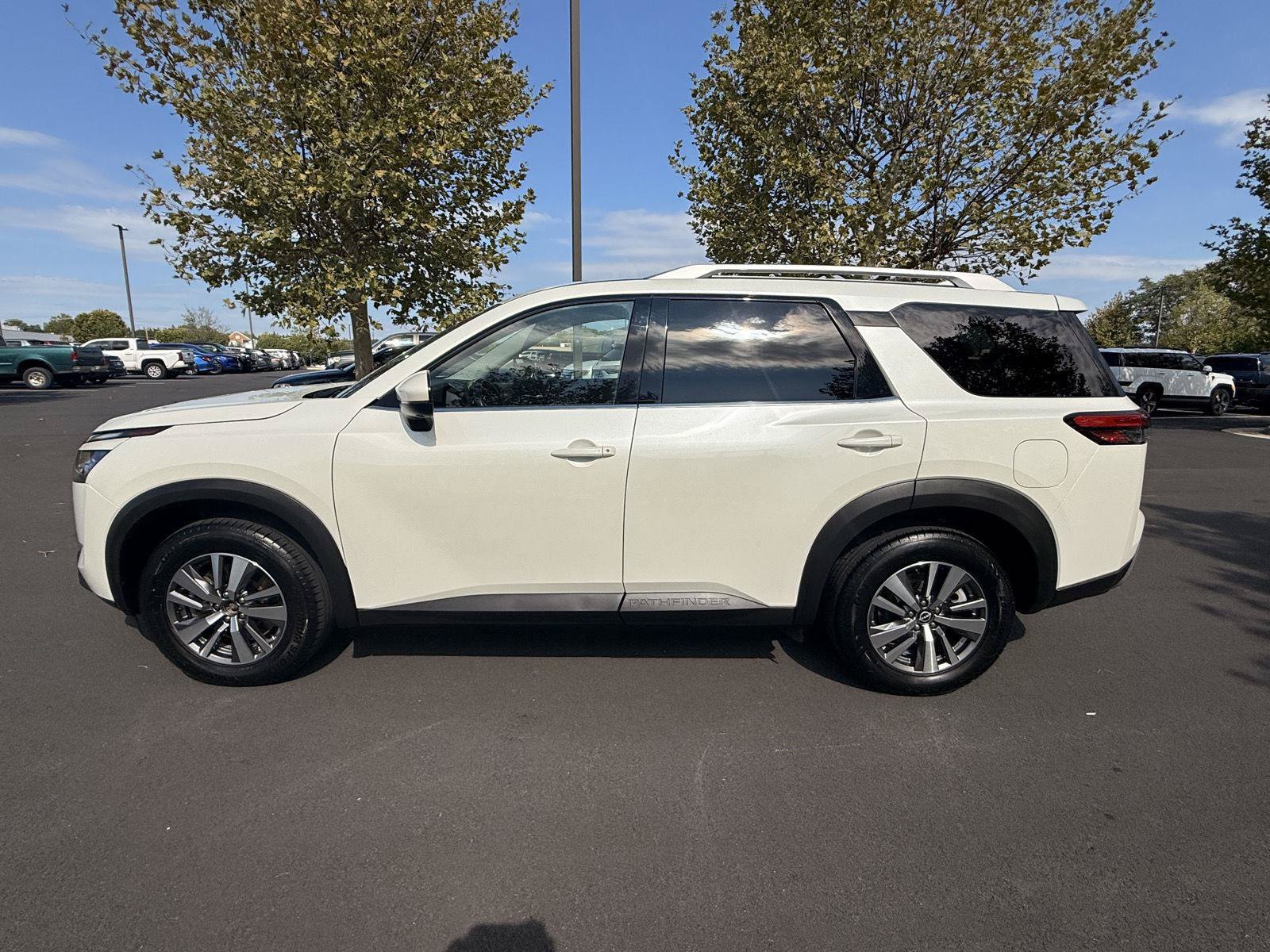 Used 2023 Nissan Pathfinder SL AWD/4WD image 8