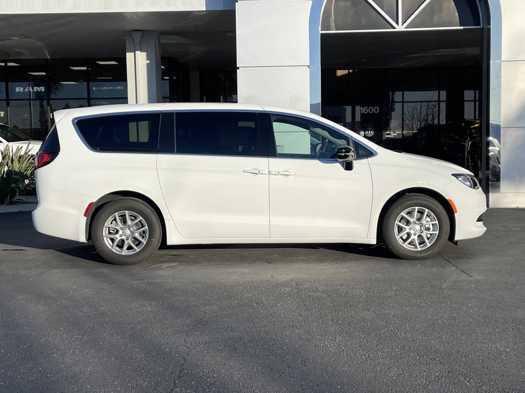 New 2026 Chrysler Voyager LX FWD image 9