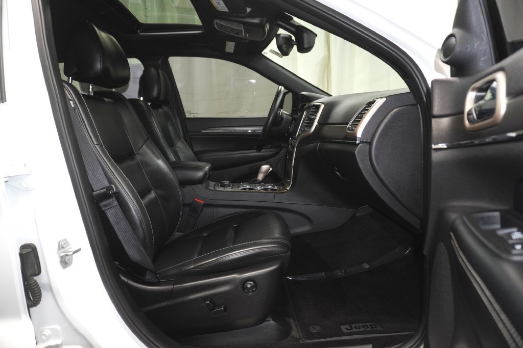 Used 2017 Jeep Grand Cherokee Limited AWD/4WD image 14