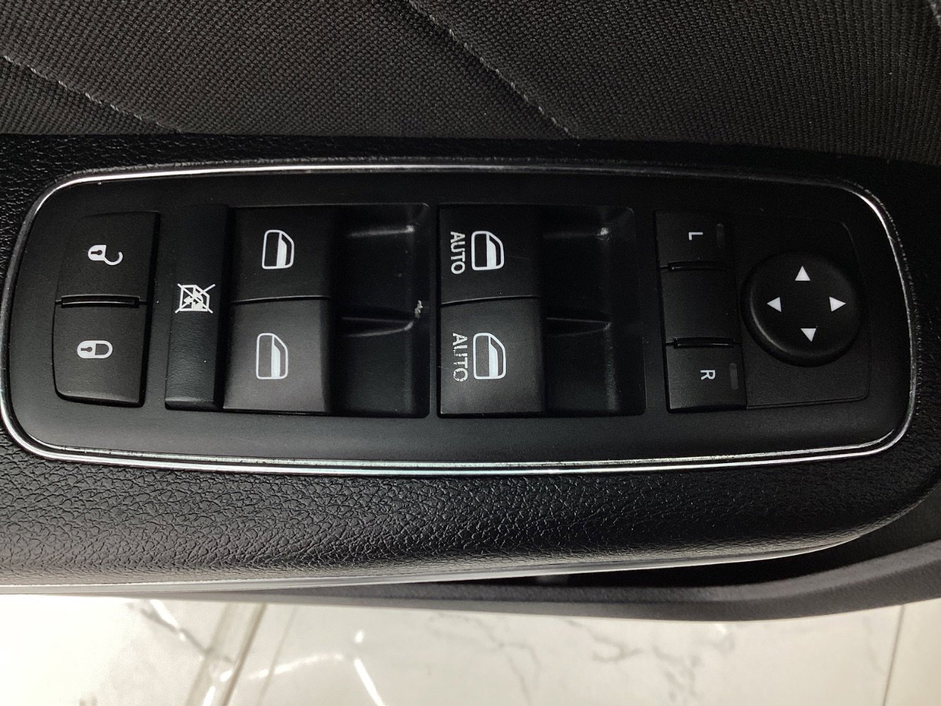 Used 2015 Dodge Charger SXT RWD image 37