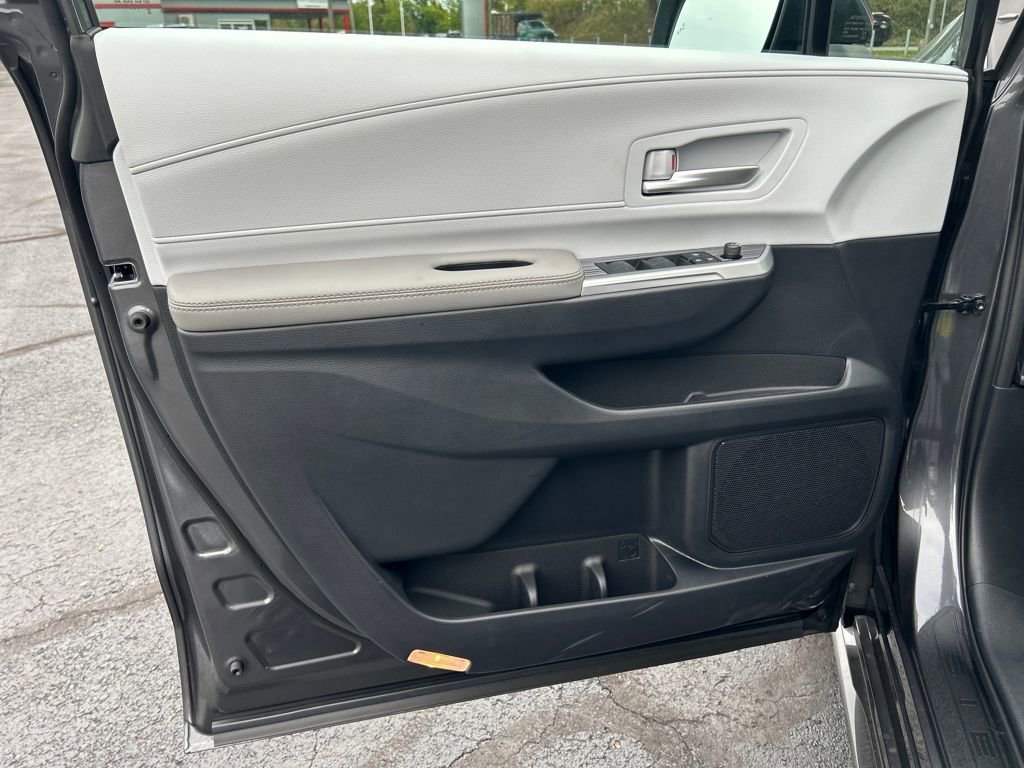 New 2025 Toyota Sienna XLE image 10