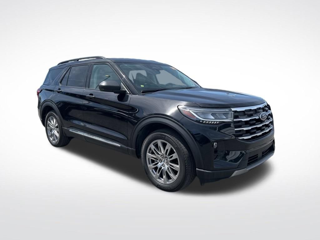 Used 2025 Ford Explorer Active w/ Active Comfort Package AWD/4WD image 2