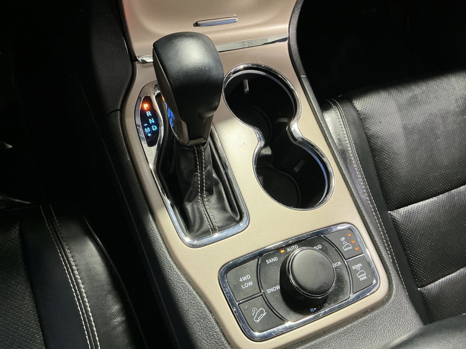 Used 2017 Jeep Grand Cherokee Overland image 28