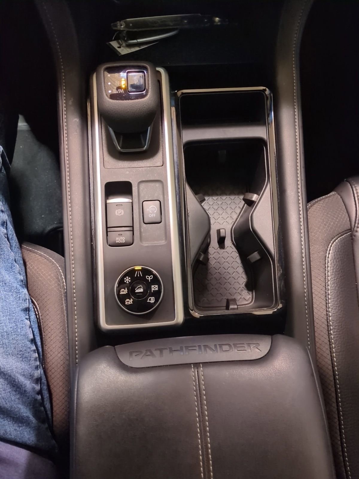 Used 2025 Nissan Pathfinder SL w/ Cargo Package image 14