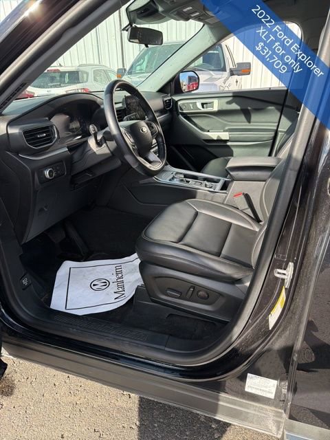 Used 2022 Ford Explorer XLT w/ Equipment Group 202A image 28