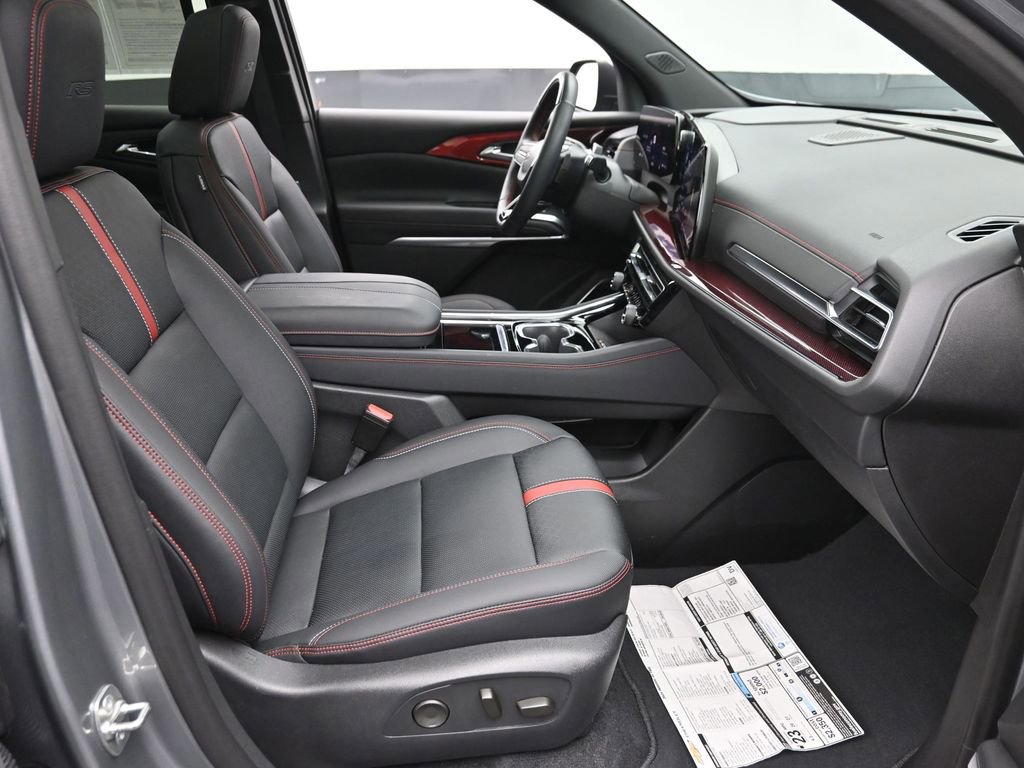 Used 2024 Chevrolet Traverse RS image 7