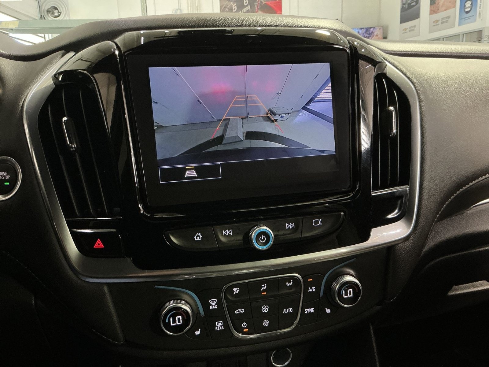 Used 2023 Chevrolet Traverse LT FWD image 20