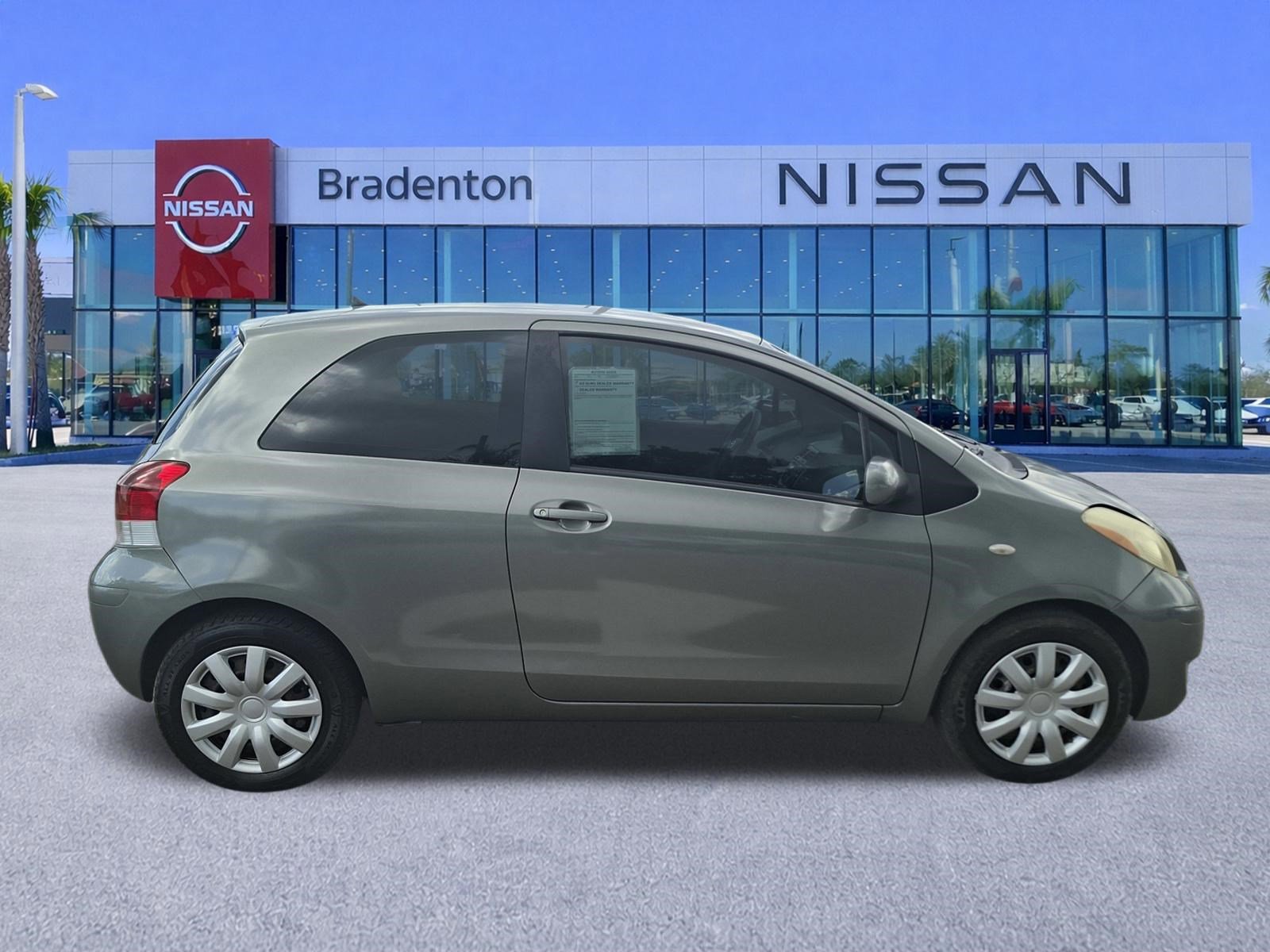 Used 2009 Toyota Yaris 2-Door Hatchback FWD image 4